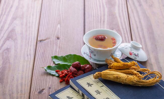 盐水泡柿子功效网 :分享盐水泡脚有什么好处和功效-盐水泡脚功效知识
